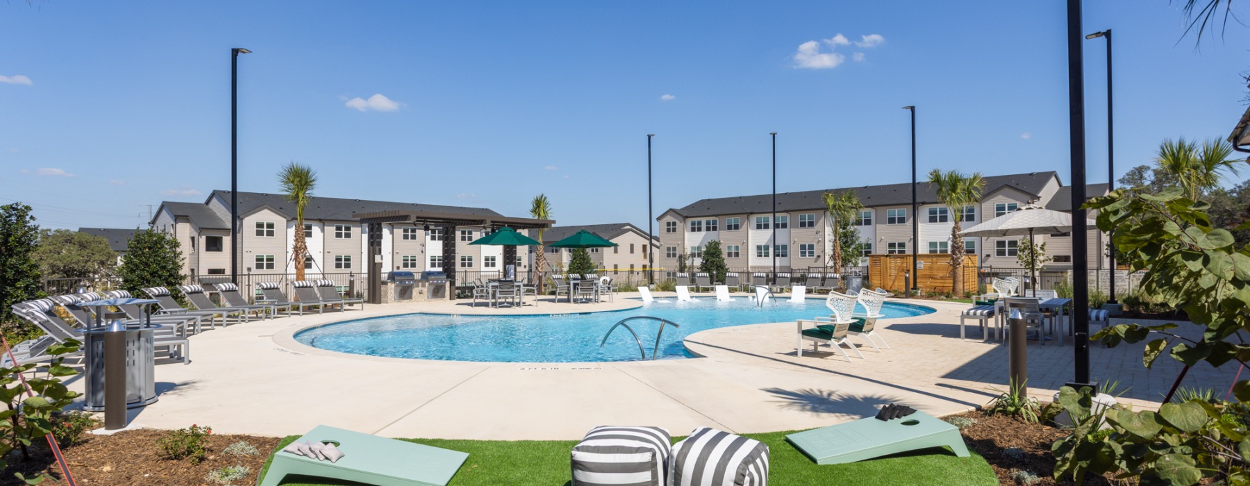 Outdoor Lawn with Games & Pool 